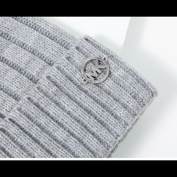 NWT Michael Kors Pom-Pom Knit Beanie Heather Grey Hat - Picture 4 of 5